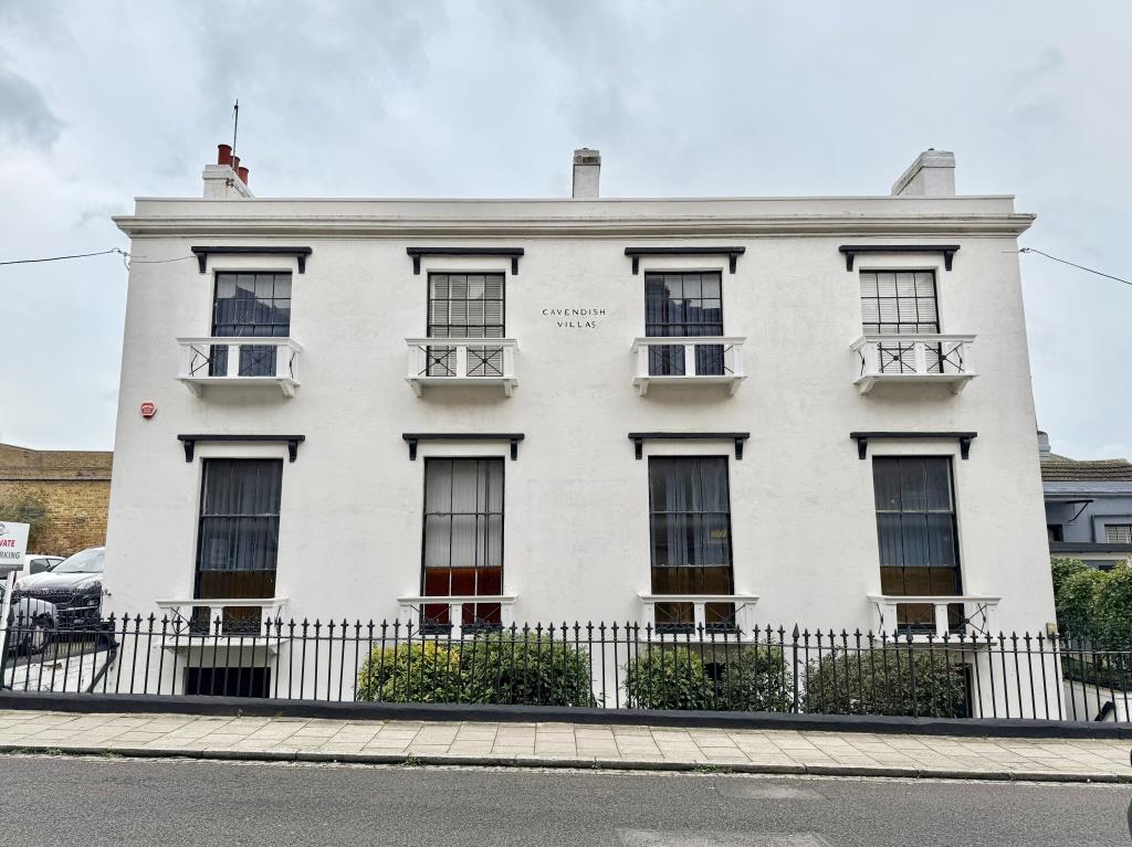 Lot: 44461 - ATTRACTIVE PERIOD BUILDING WITH POTENTIAL - Three storey commercial building